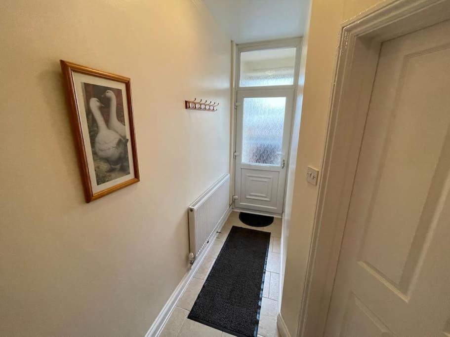 Appartement Beanies Lornestreet Four Bed House à Swindon Extérieur photo