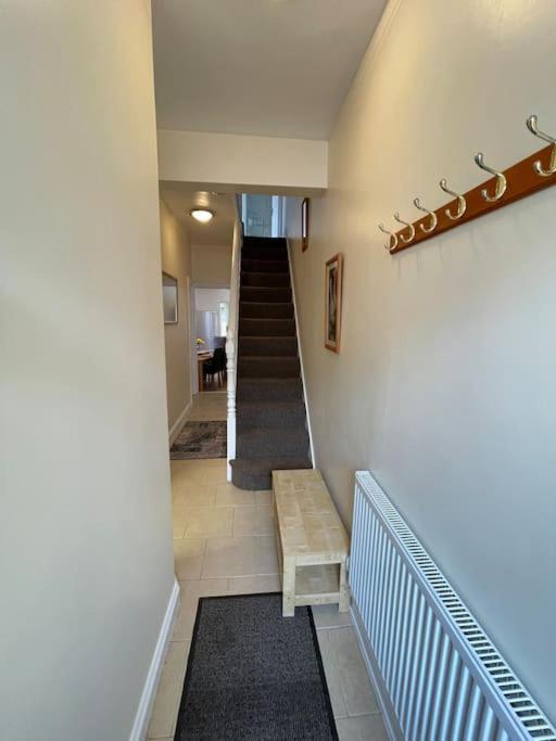 Appartement Beanies Lornestreet Four Bed House à Swindon Extérieur photo