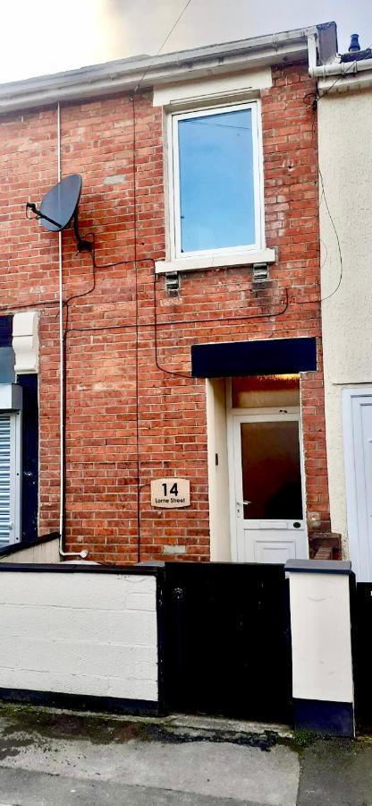 Appartement Beanies Lornestreet Four Bed House à Swindon Extérieur photo