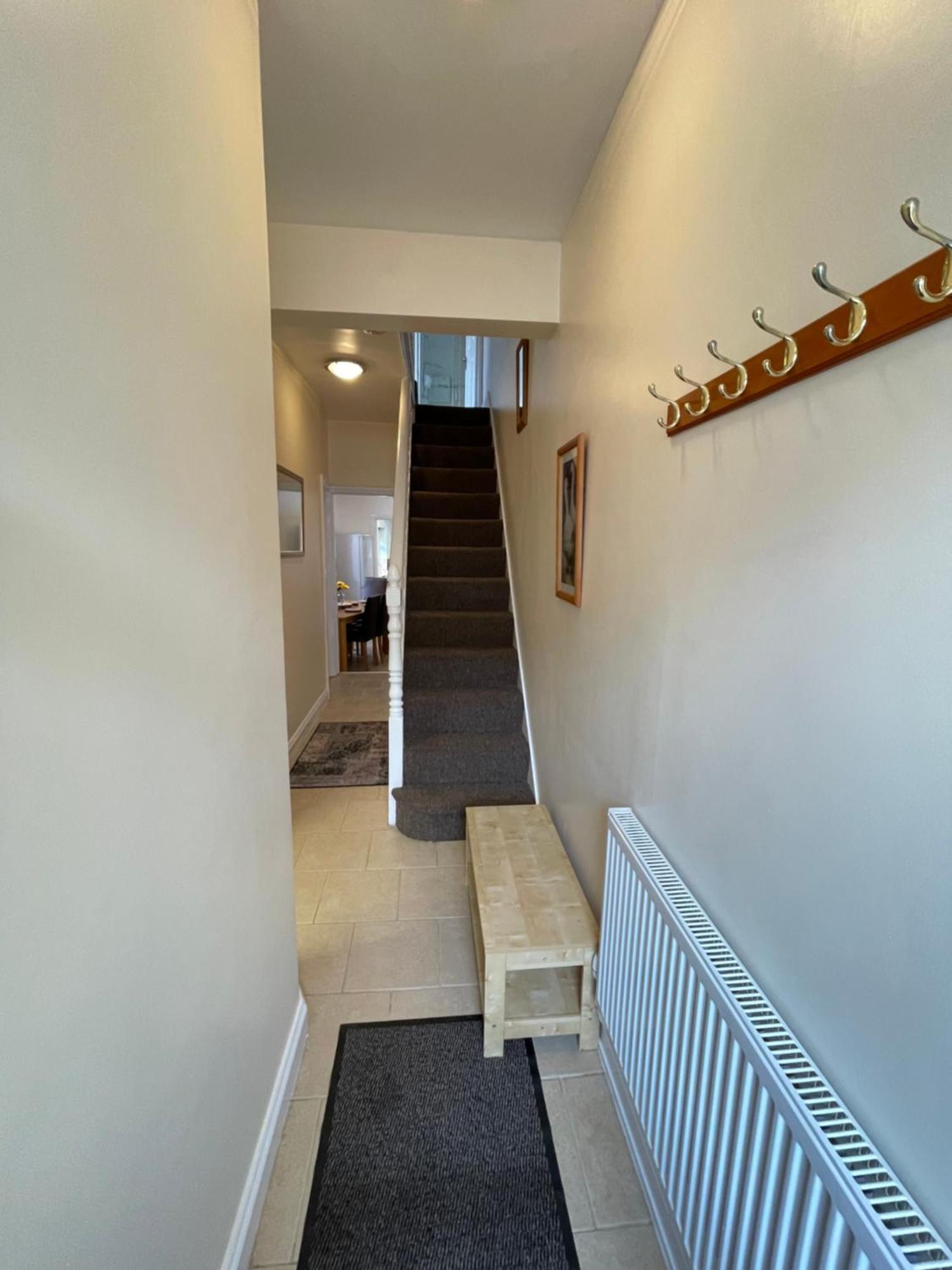 Appartement Beanies Lornestreet Four Bed House à Swindon Extérieur photo