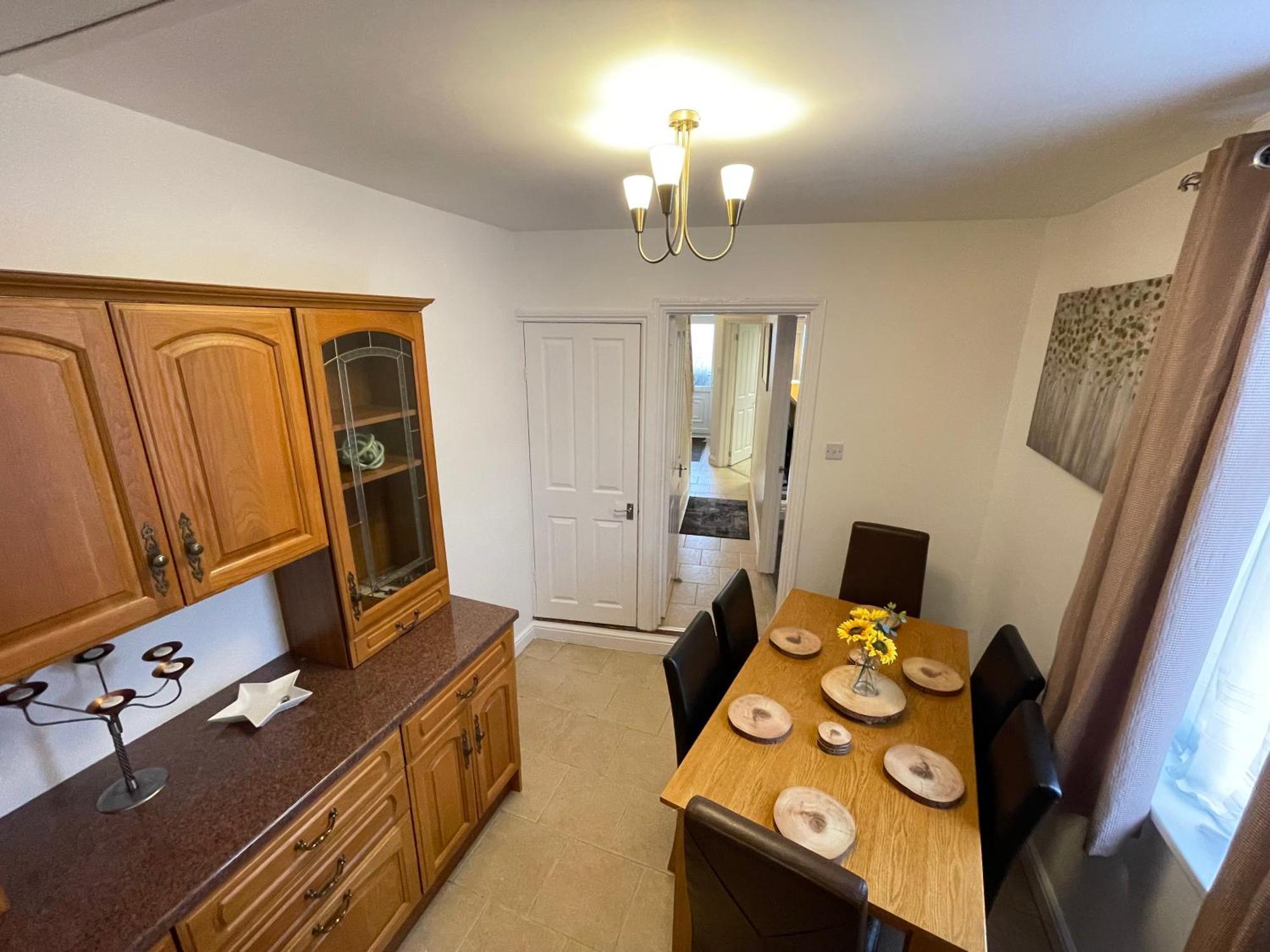 Appartement Beanies Lornestreet Four Bed House à Swindon Extérieur photo